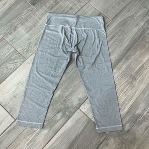 Lululemon Light Gray Thin Stripe Crop Leggings 8